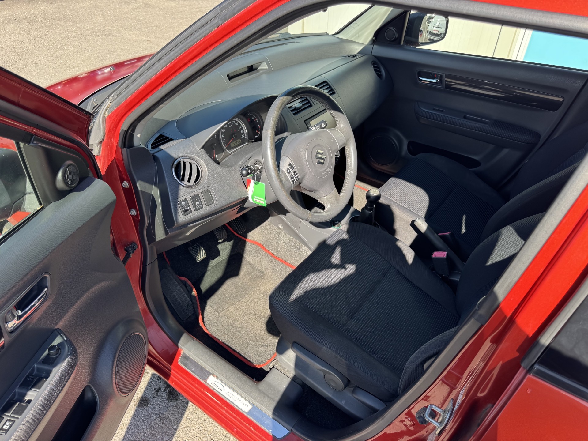 SUZUKI Swift 1.3i 16V GL 4x4-image-5