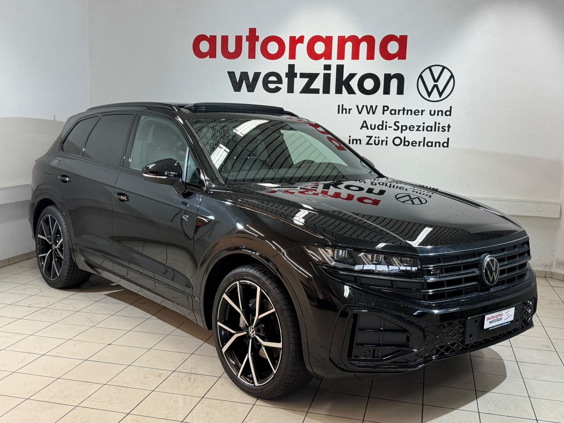 VW Touareg 3.0 TDI R-Line Final Edition Tiptronic-image-0