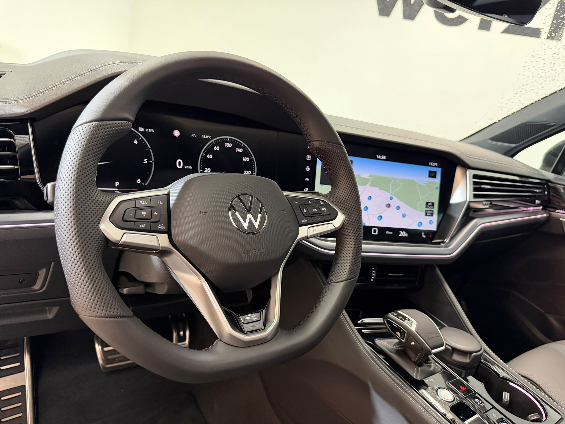 VW Touareg 3.0 TDI R-Line Final Edition Tiptronic-image-6