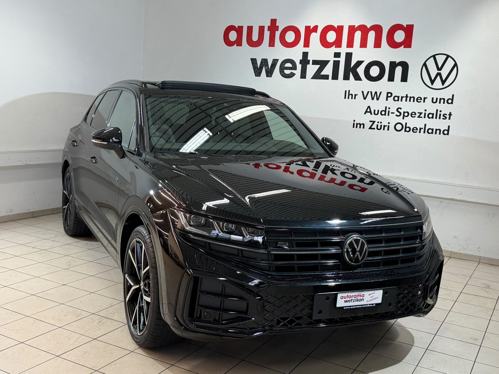 VW Touareg 3.0 TDI R-Line Final Edition Tiptronic-image-1