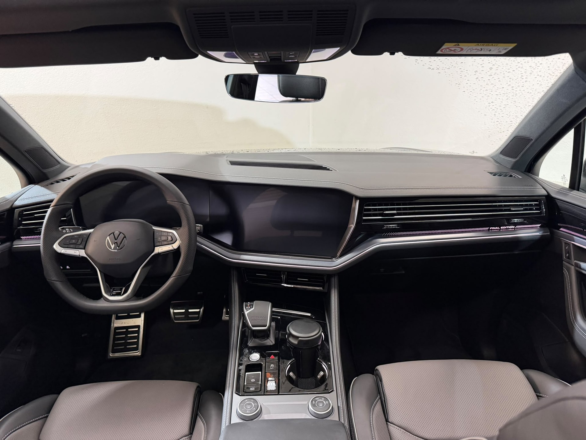 VW Touareg 3.0 TDI R-Line Final Edition Tiptronic-image-10