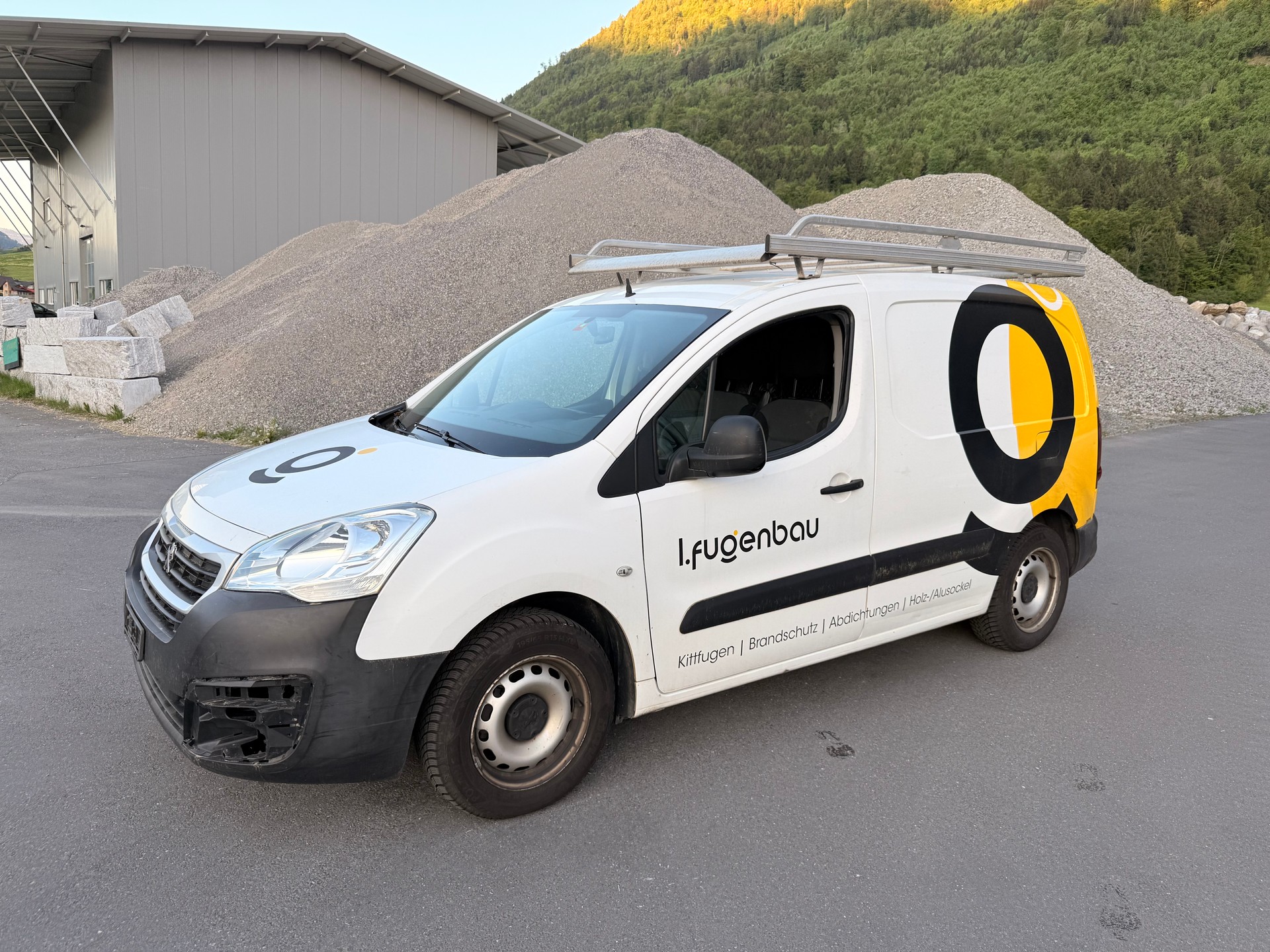 PEUGEOT Partner 1.6BlueHDI Allure-image-0