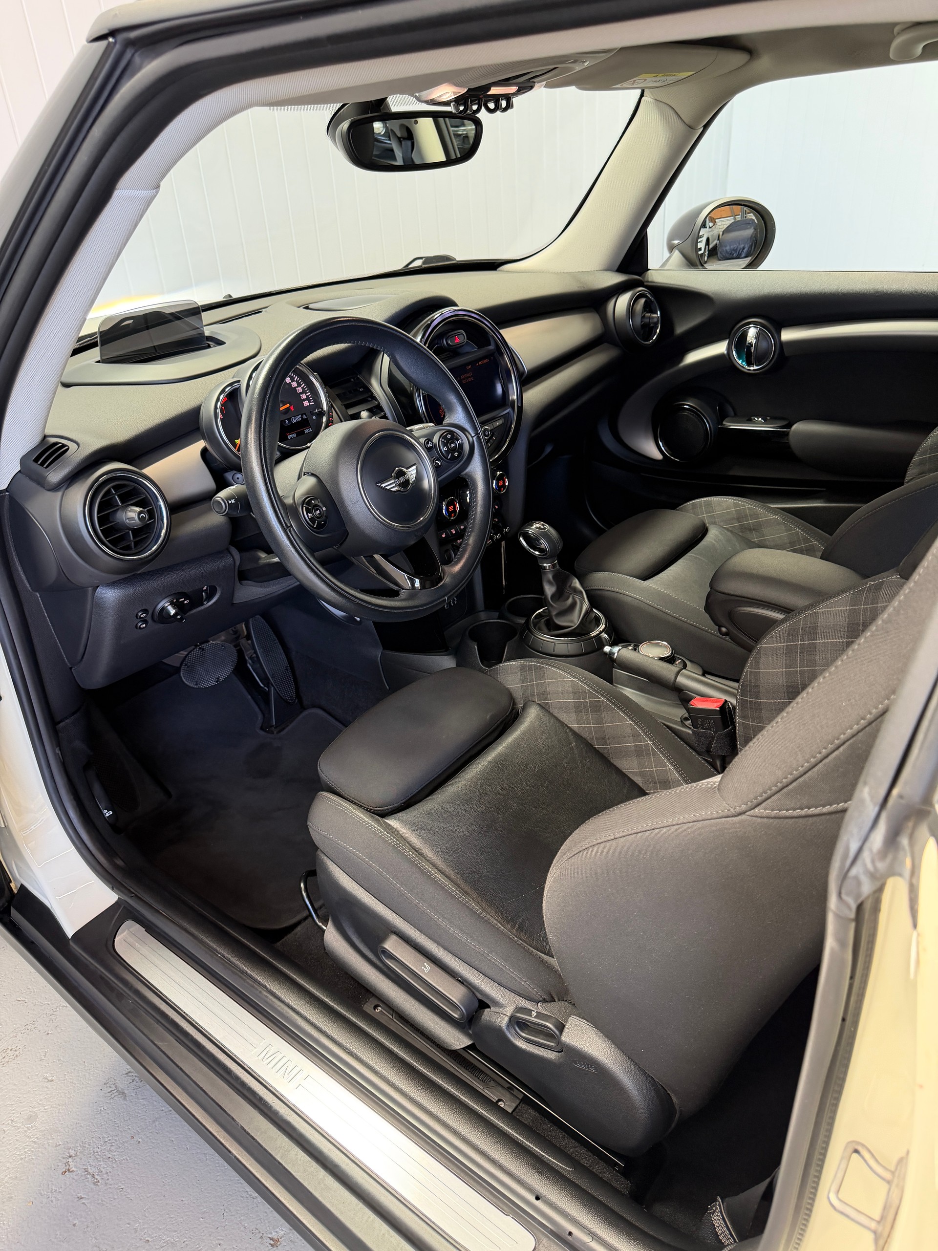 MINI Cooper Steptronic-image-10