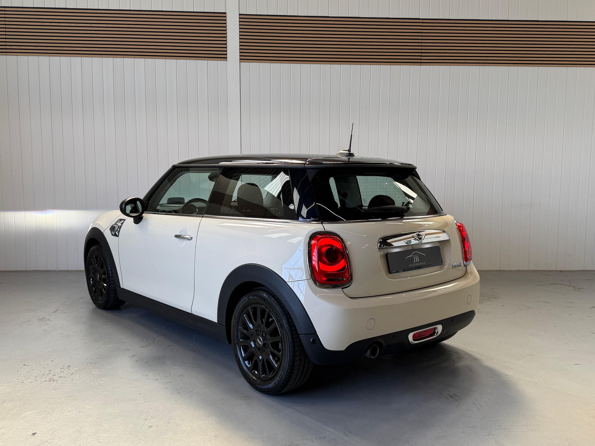 MINI Cooper Steptronic-image-2