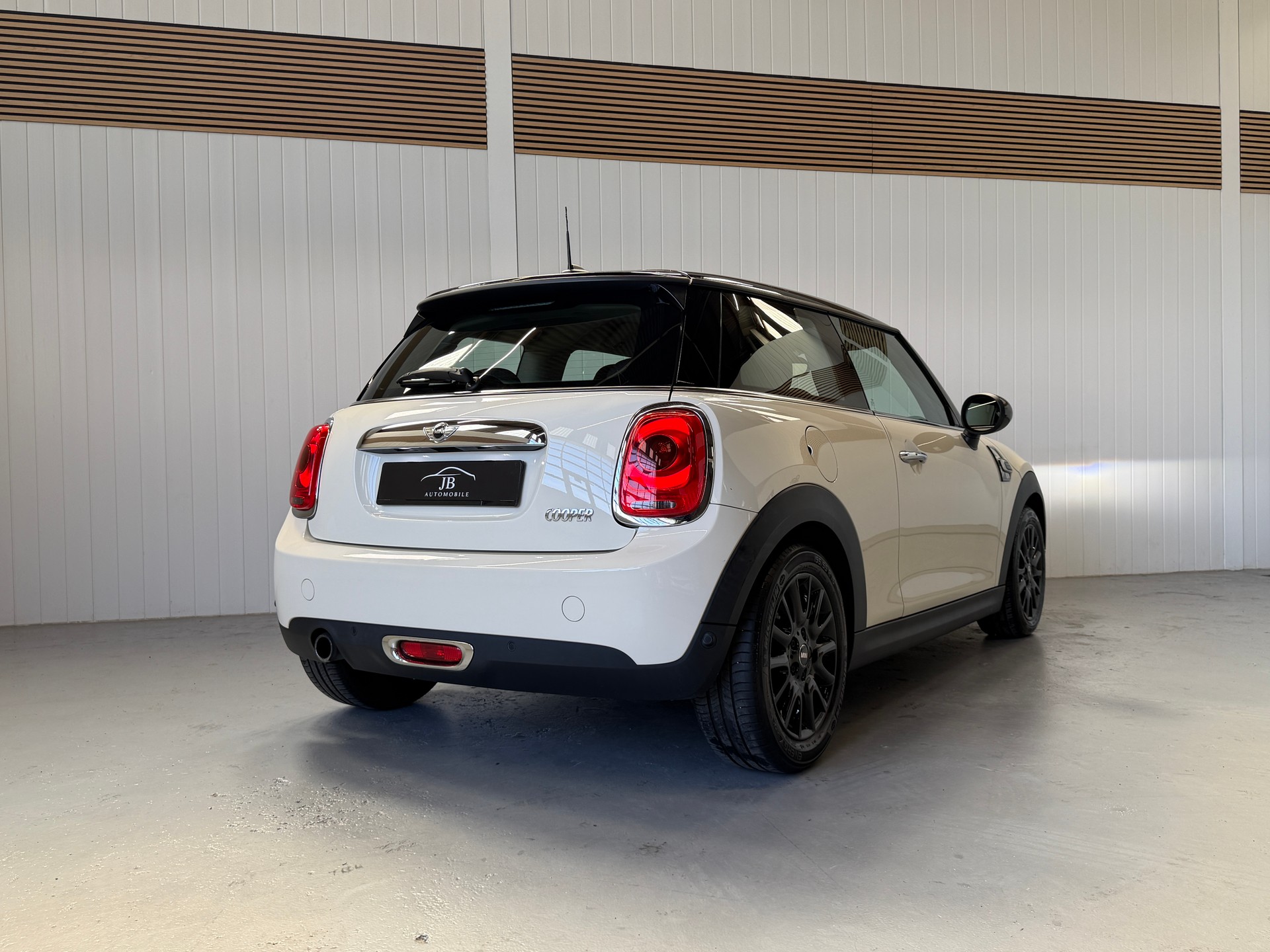 MINI Cooper Steptronic-image-5