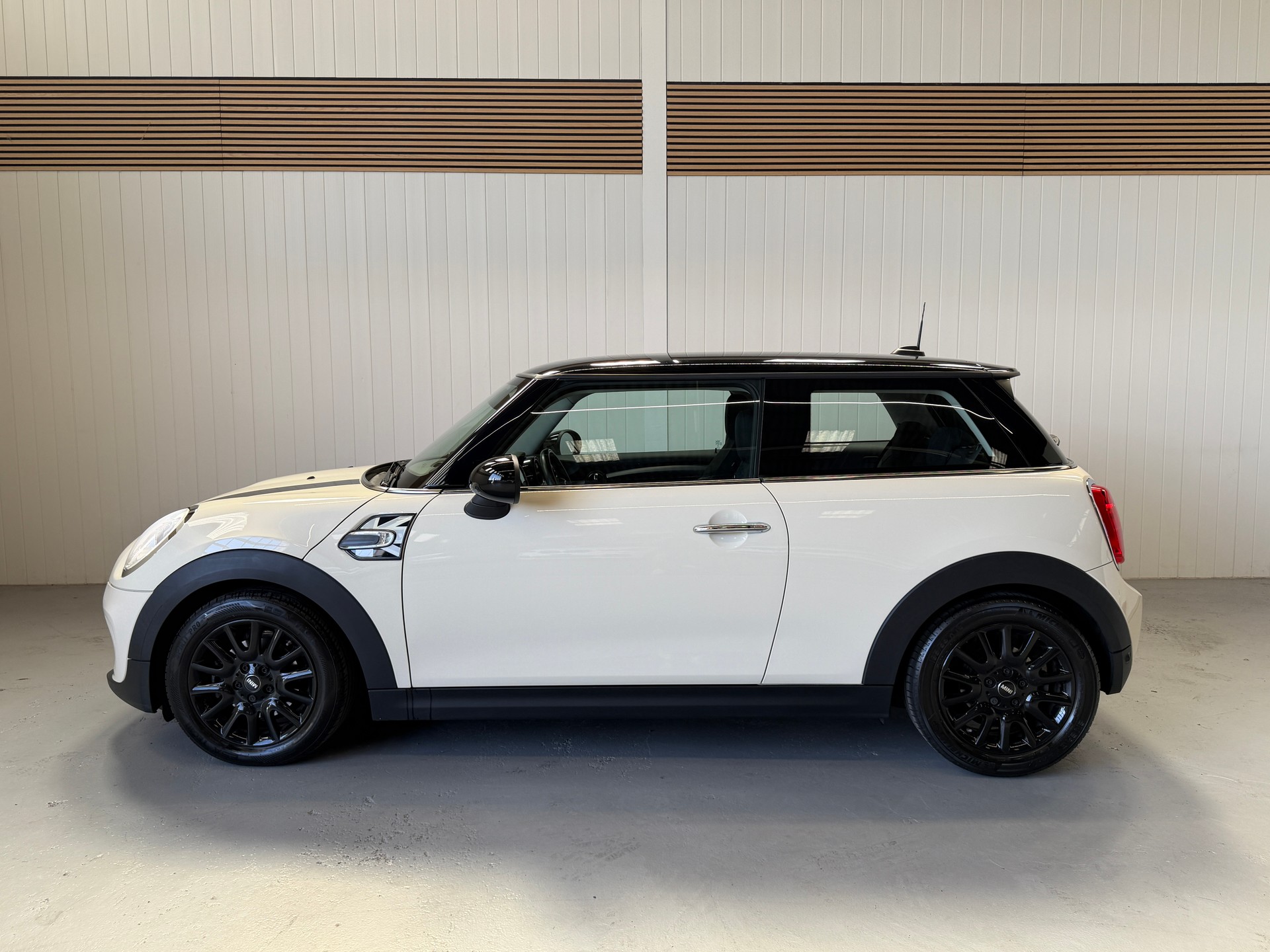 MINI Cooper Steptronic-image-1