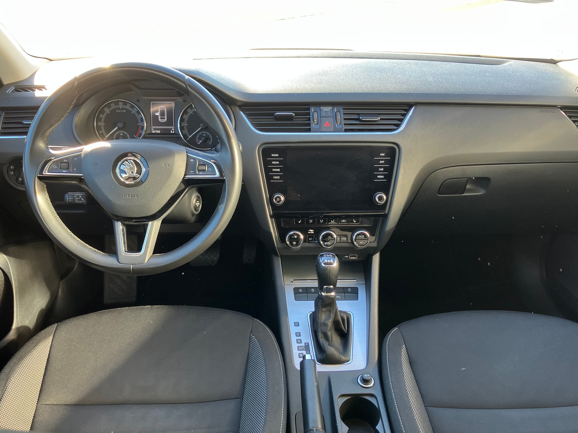 SKODA Octavia Combi 2.0 TDI Ambition 4x4 DSG-image-5