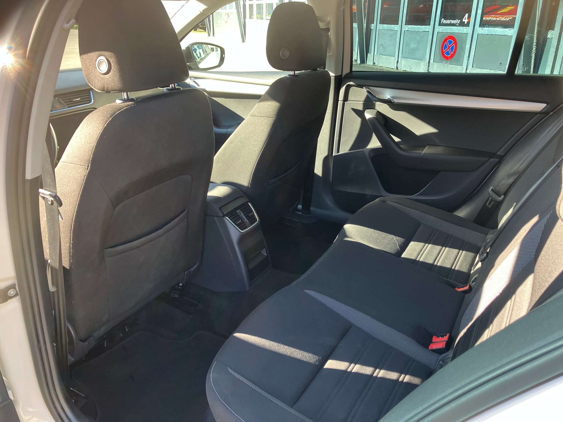 SKODA Octavia Combi 2.0 TDI Ambition 4x4 DSG-image-7