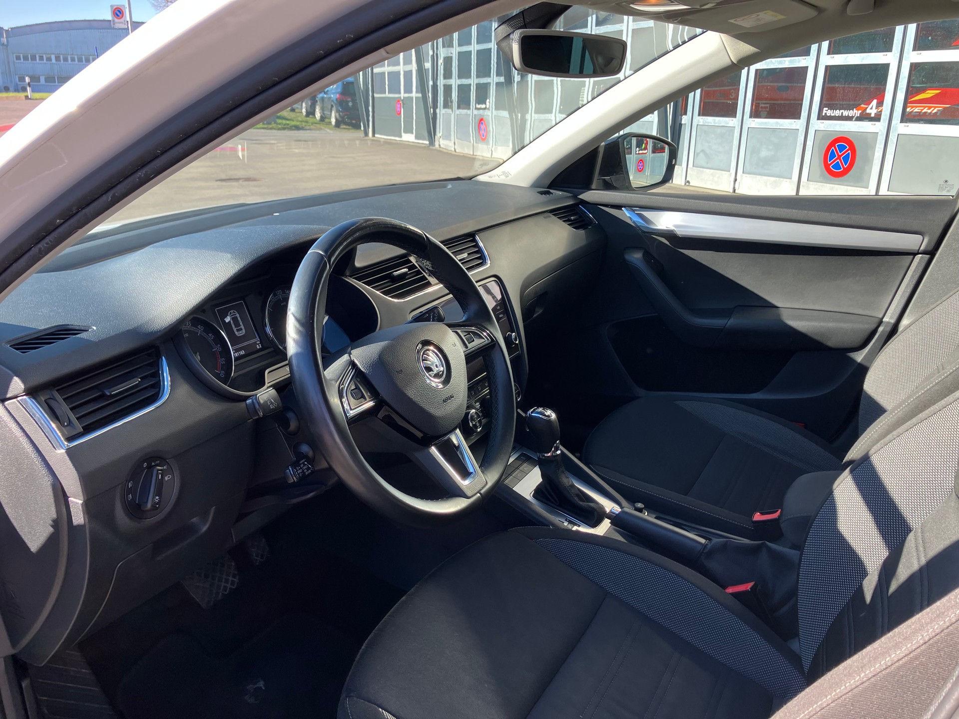 SKODA Octavia Combi 2.0 TDI Ambition 4x4 DSG-image-4
