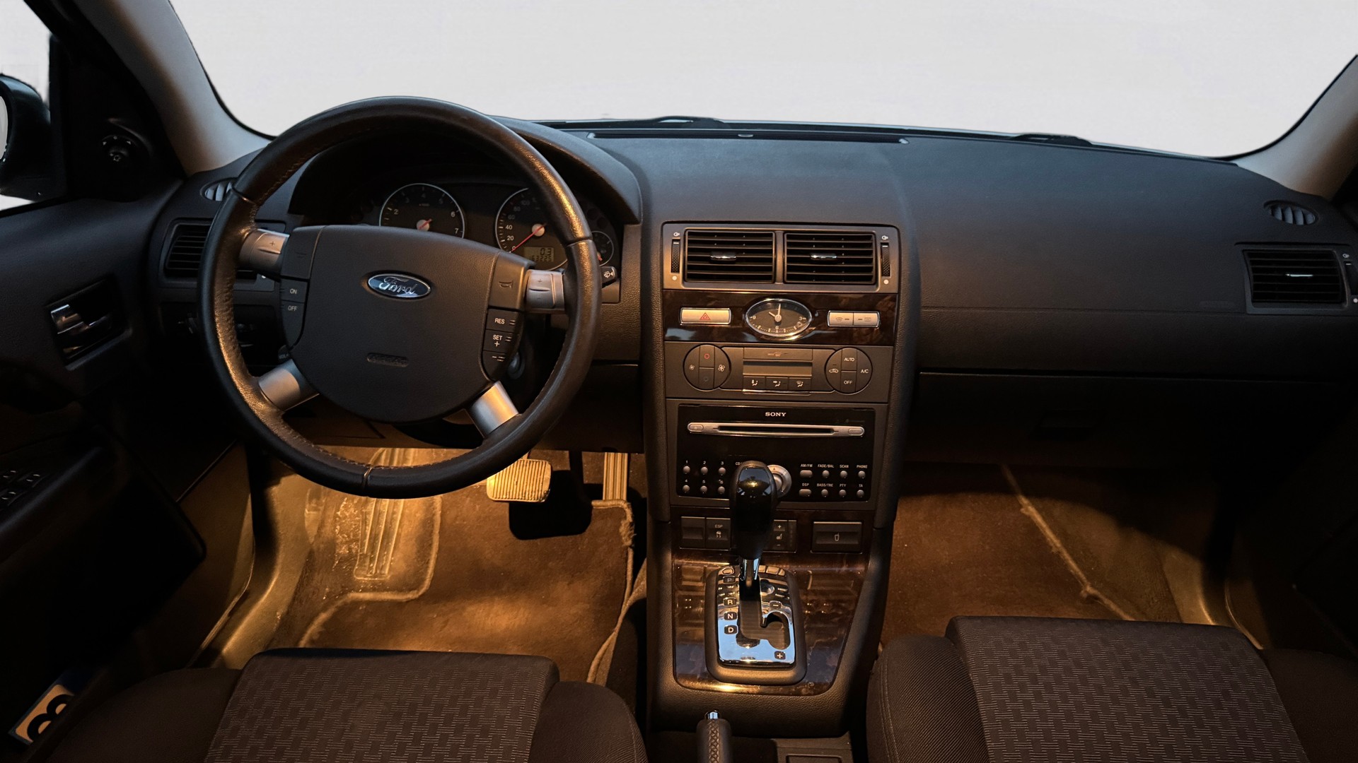 FORD Mondeo 2.5i V6-image-19