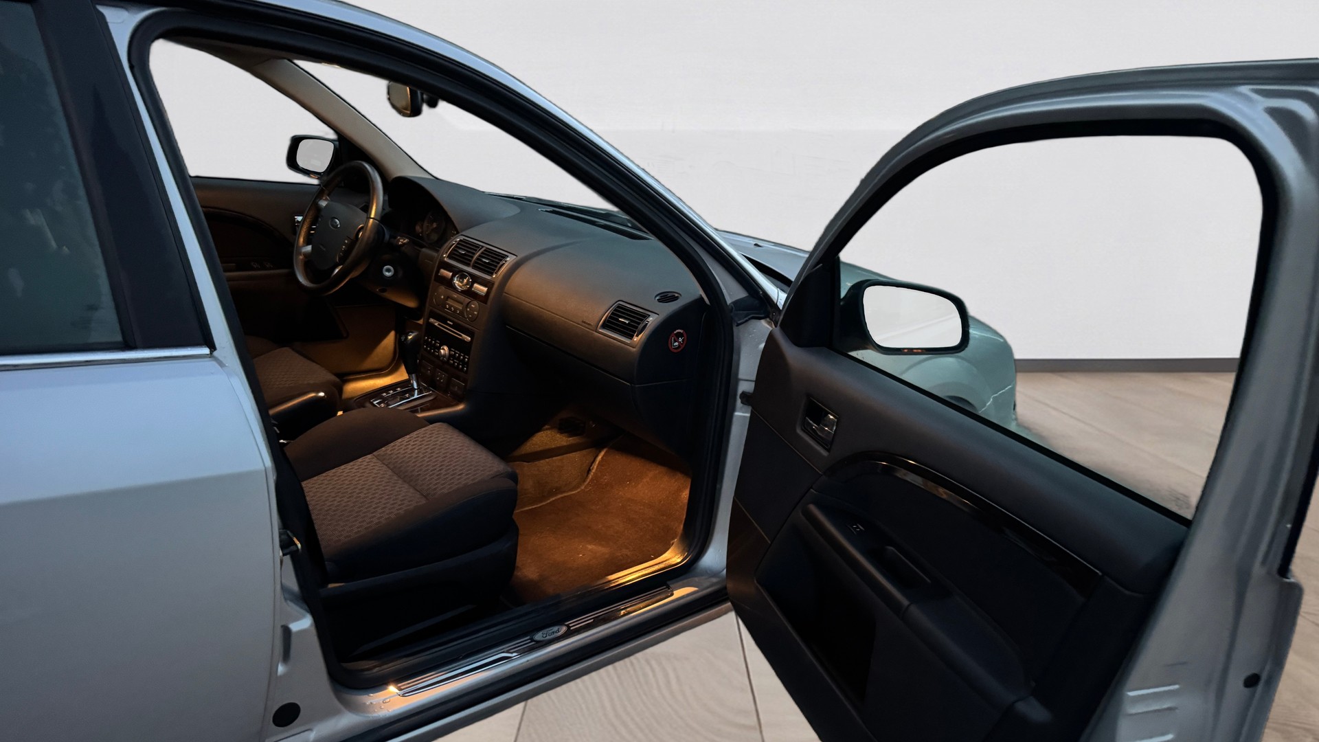 FORD Mondeo 2.5i V6-image-14