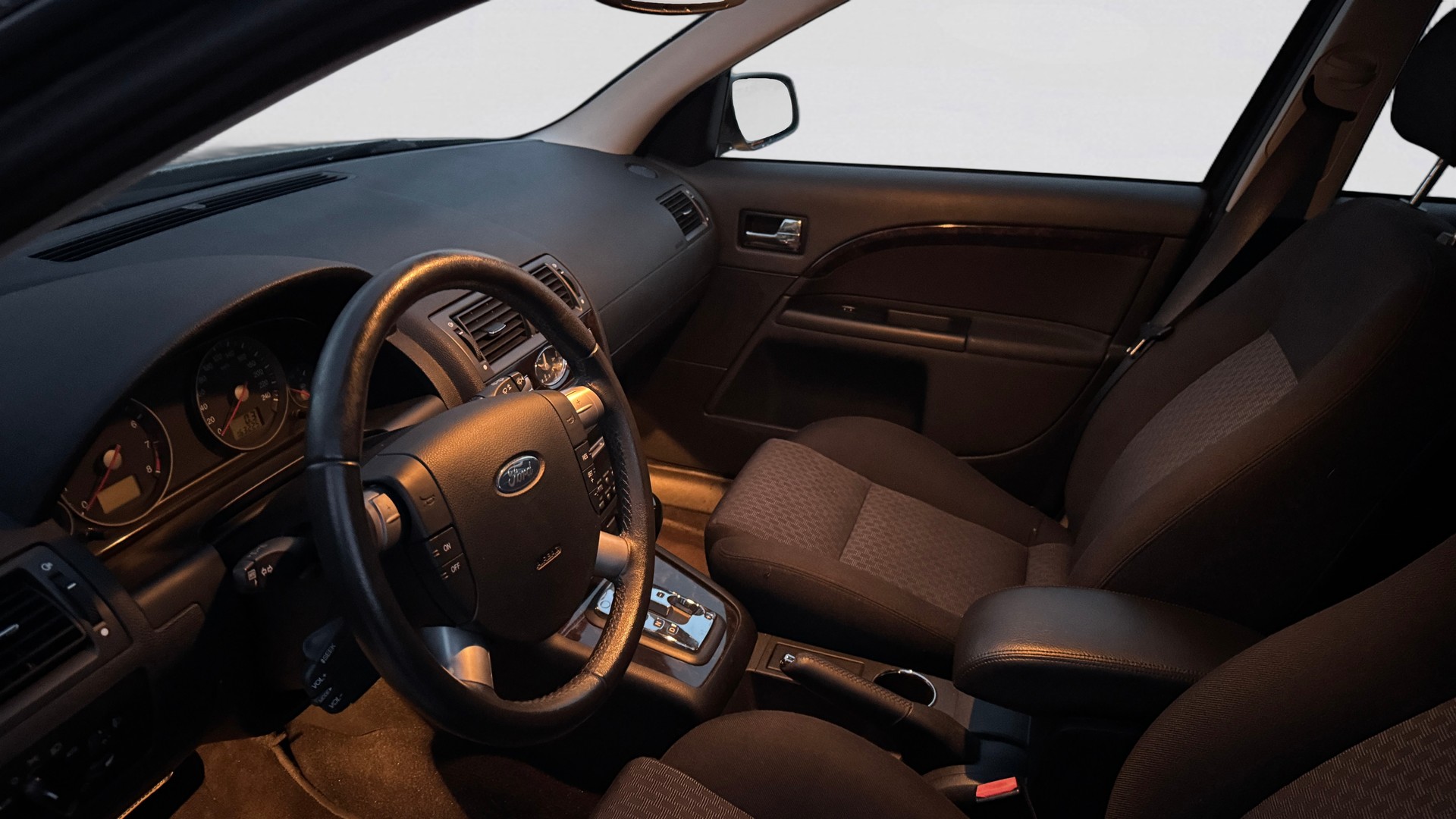 FORD Mondeo 2.5i V6-image-18
