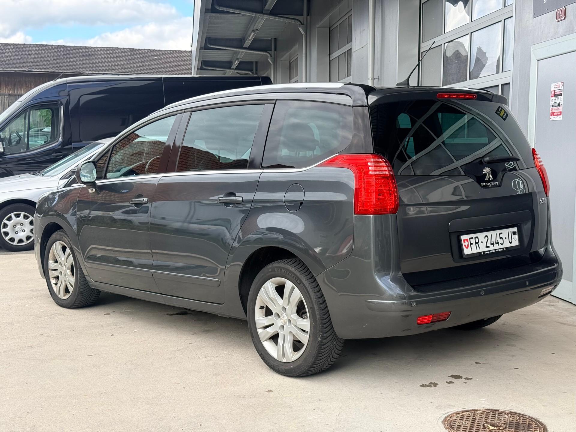 PEUGEOT 5008 1.6 THP Sensation Tiptronic-image-4