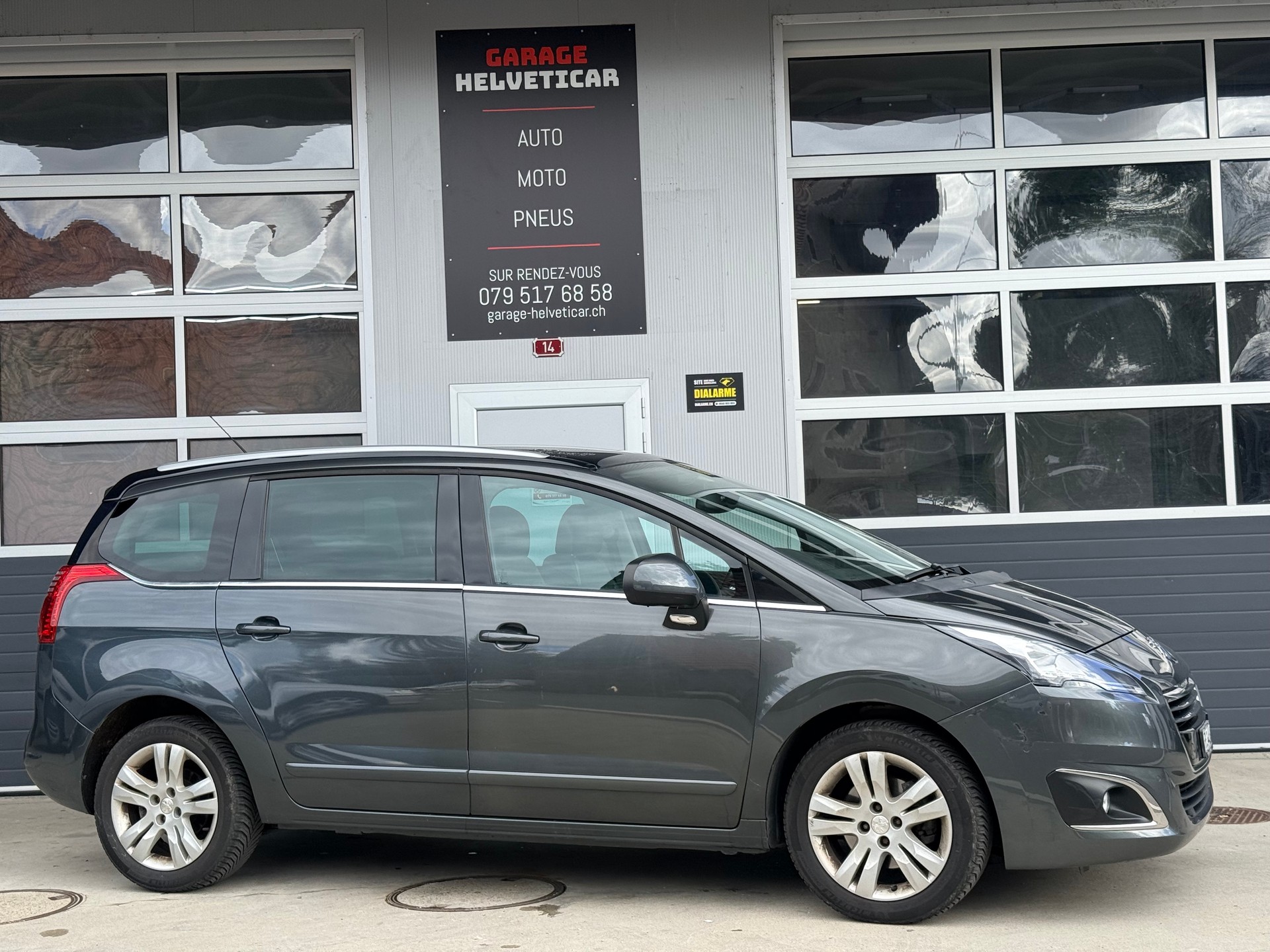 PEUGEOT 5008 1.6 THP Sensation Tiptronic-image-0