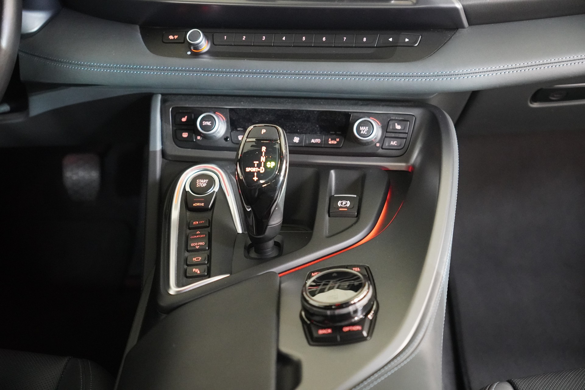 BMW i8 Coupé-image-19