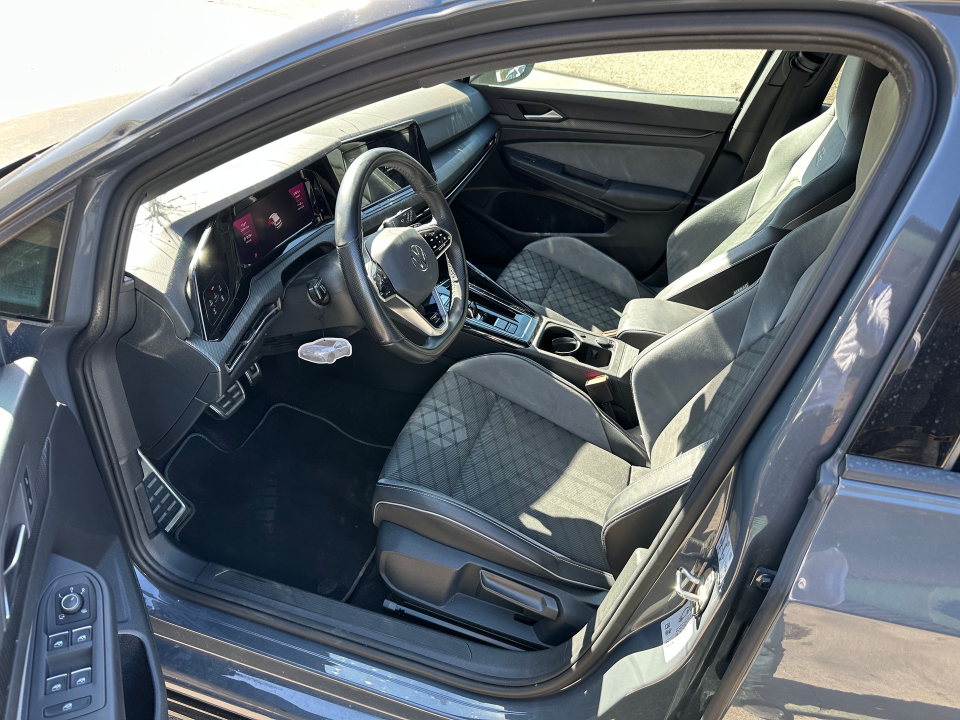 VW Golf 1.5 eTSI mHEV ACT R-Line DSG-image-9