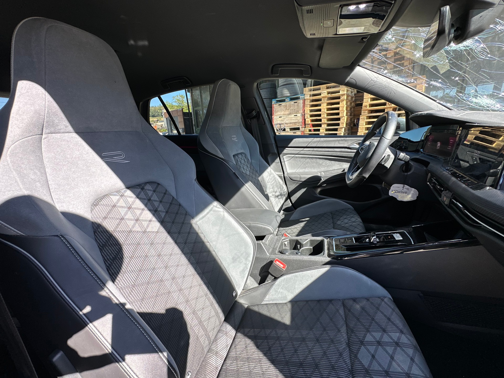 VW Golf 1.5 eTSI mHEV ACT R-Line DSG-image-14