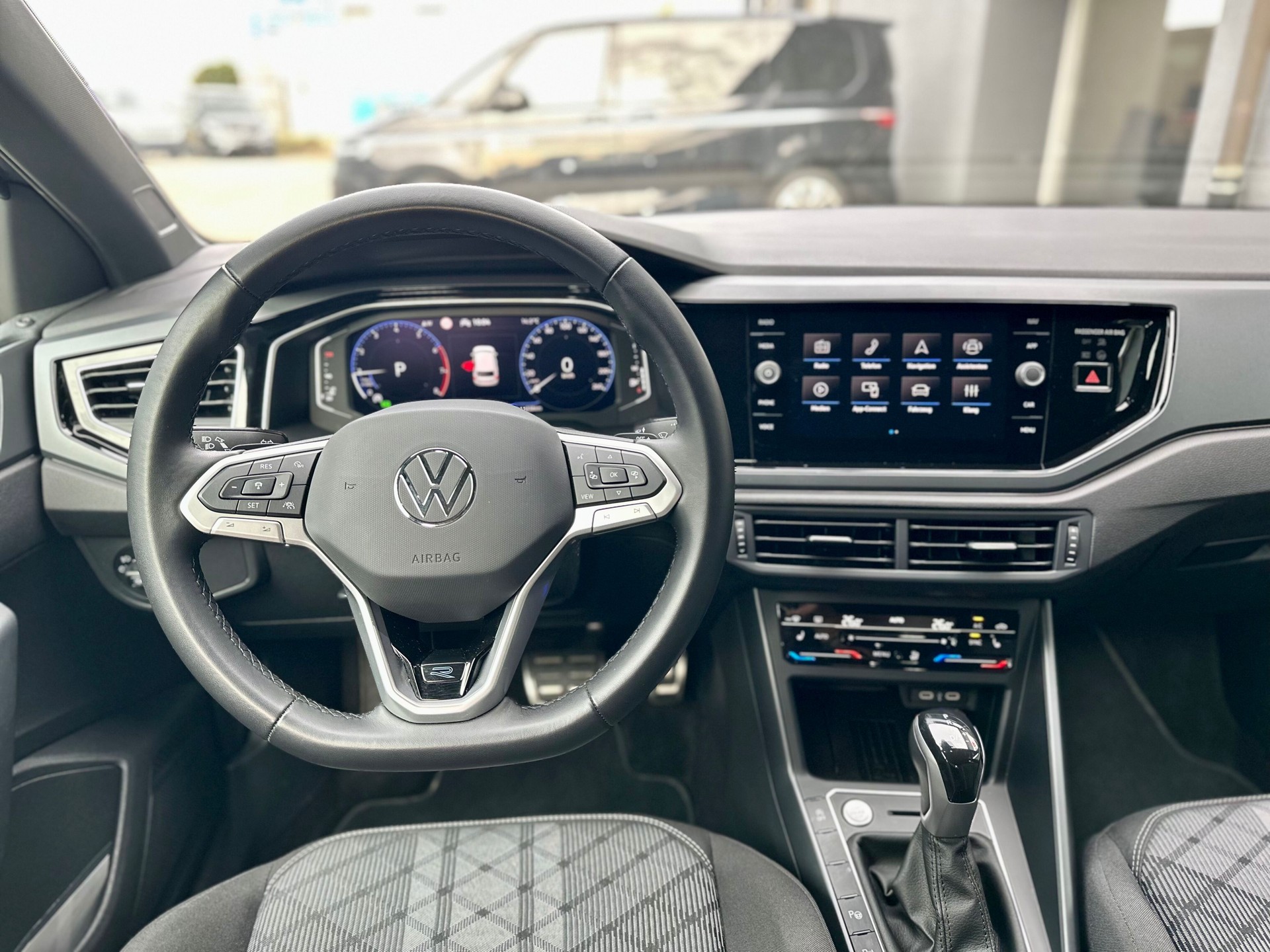 VW Polo 1.0 TSI R-Line DSG-image-7