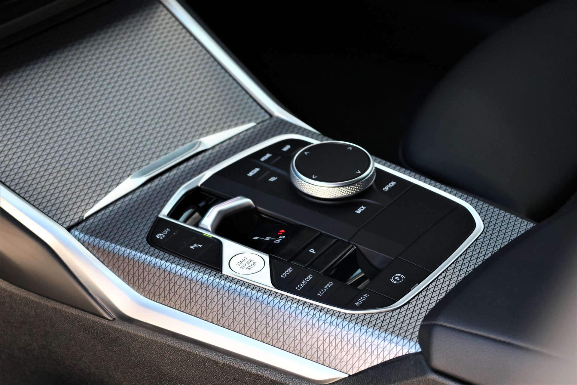 BMW 320d xDrive 48V Steptronic M Sport-image-10