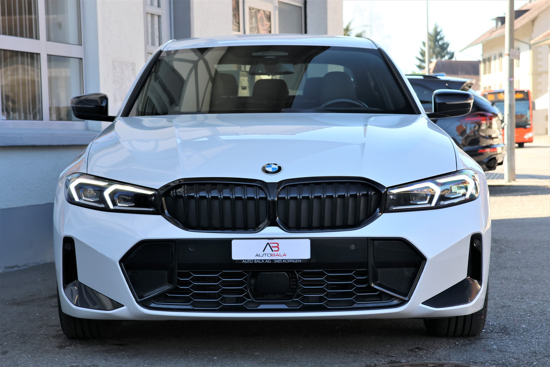 BMW 320d xDrive 48V Steptronic M Sport-showroom-element-1