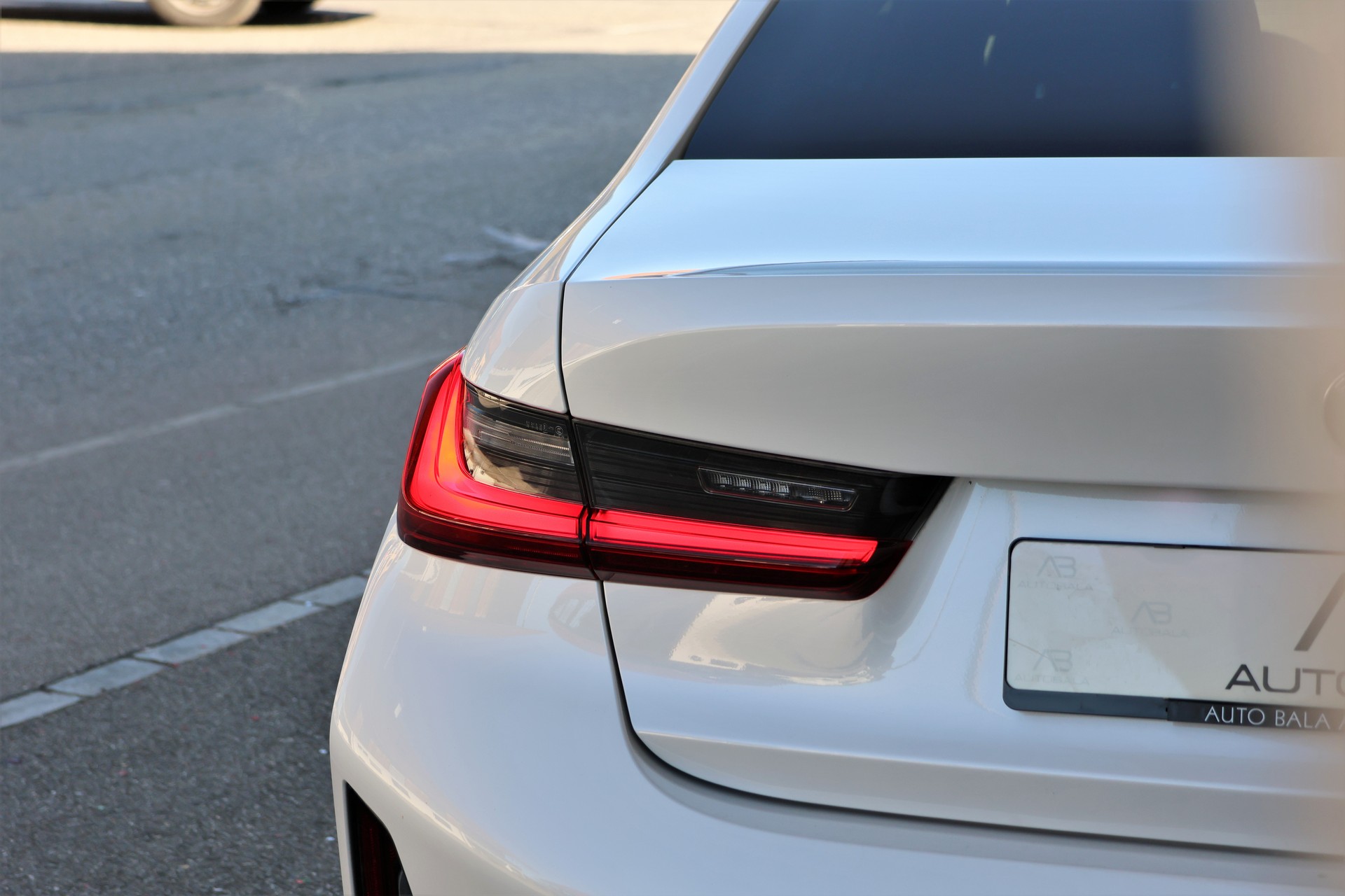 BMW 320d xDrive 48V Steptronic M Sport-image-4