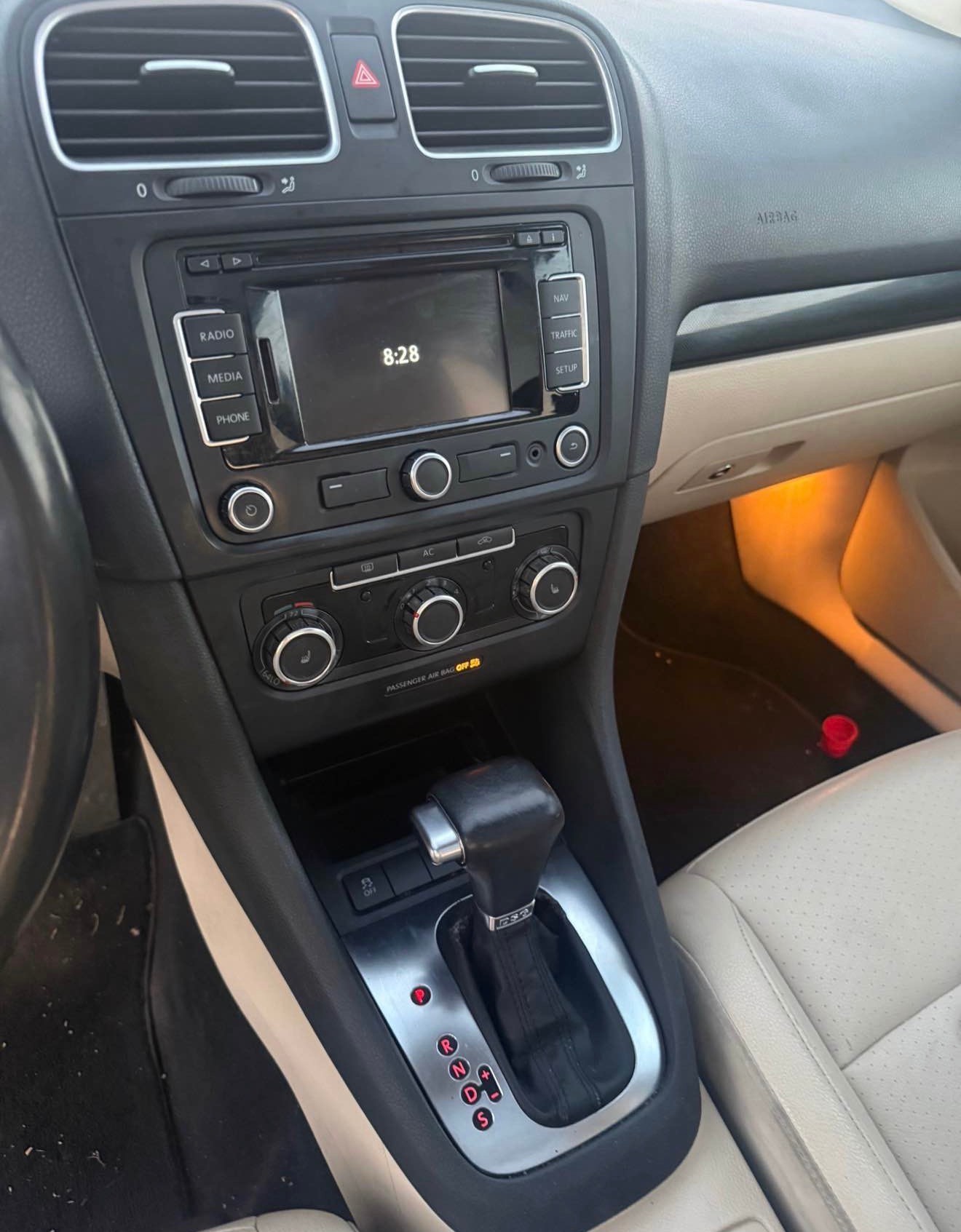 VW JETTA-image-4