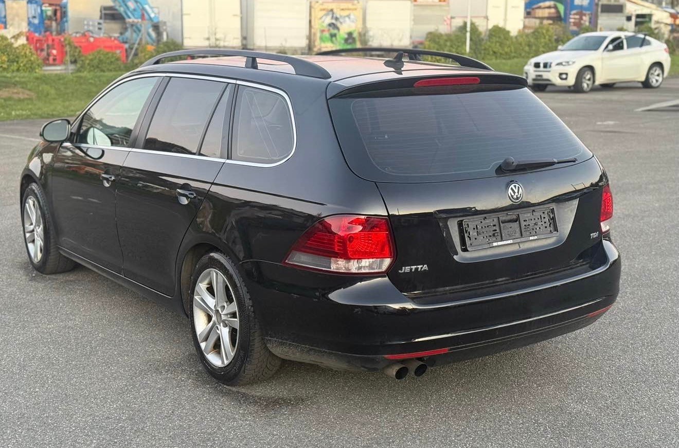 VW JETTA-image-1
