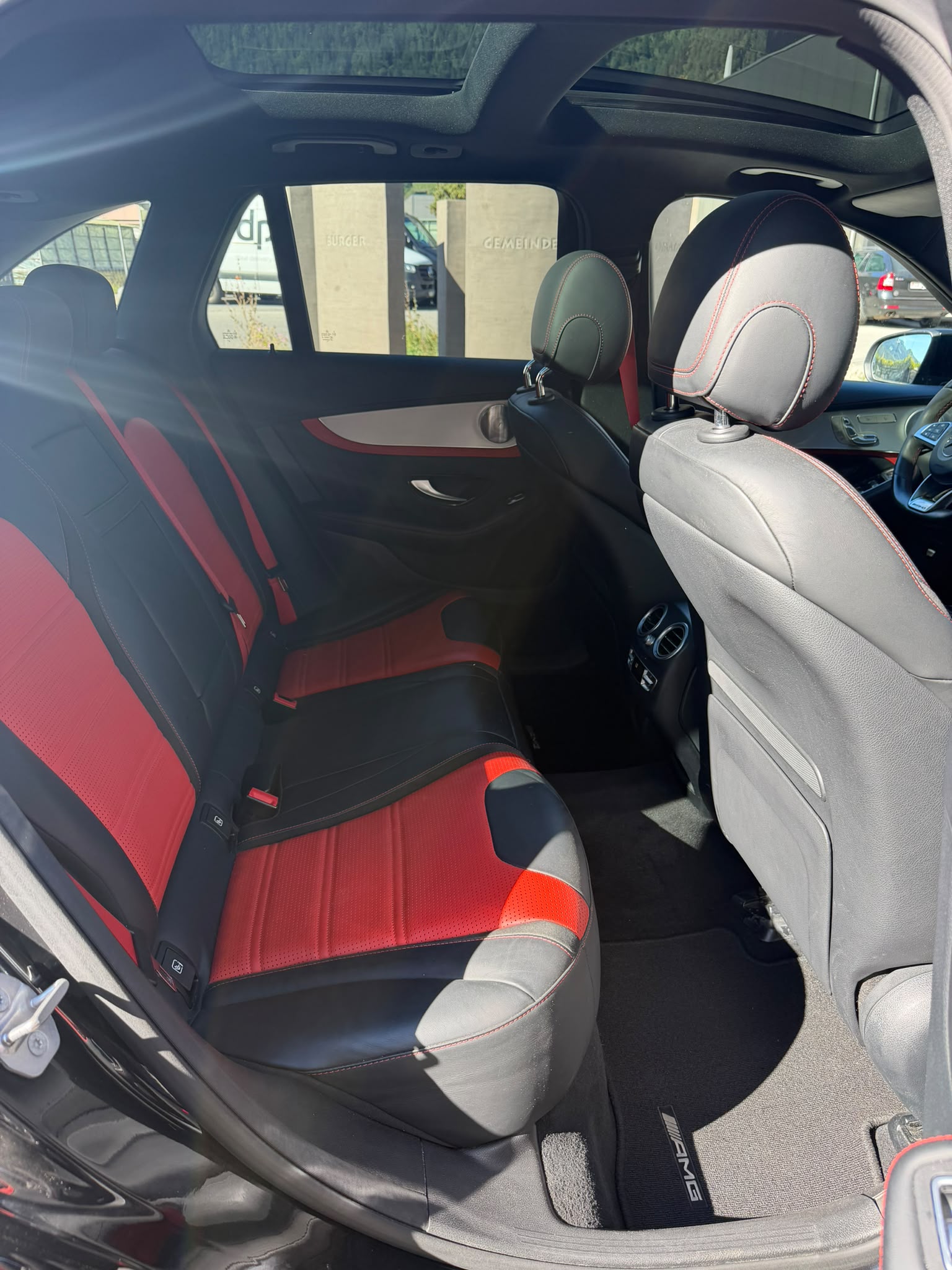 MERCEDES-BENZ GLC 63 S AMG 4Matic+ 9G-Tronic-image-9