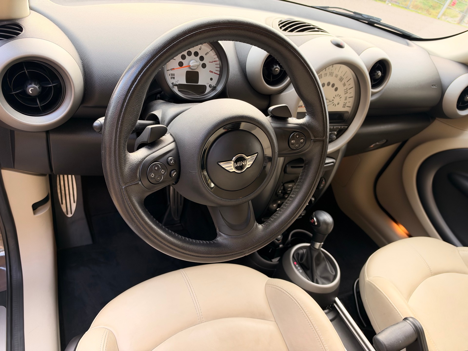 MINI 1.6i Cooper S ALL4-image-5