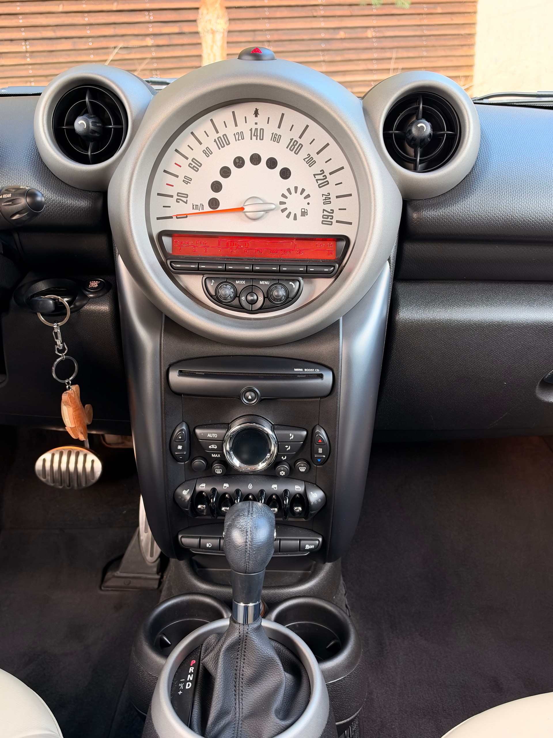 MINI 1.6i Cooper S ALL4-image-9