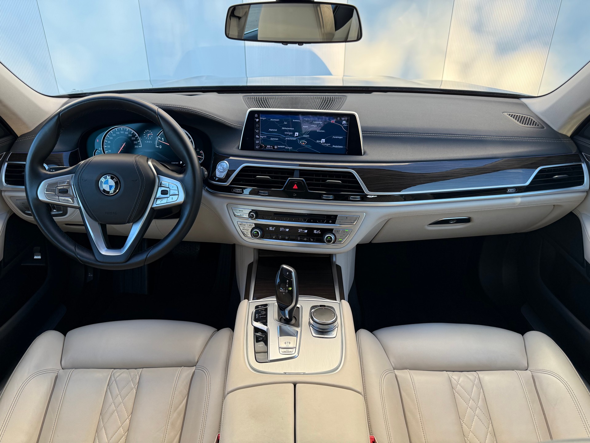 BMW 750i xDrive Steptronic-image-9