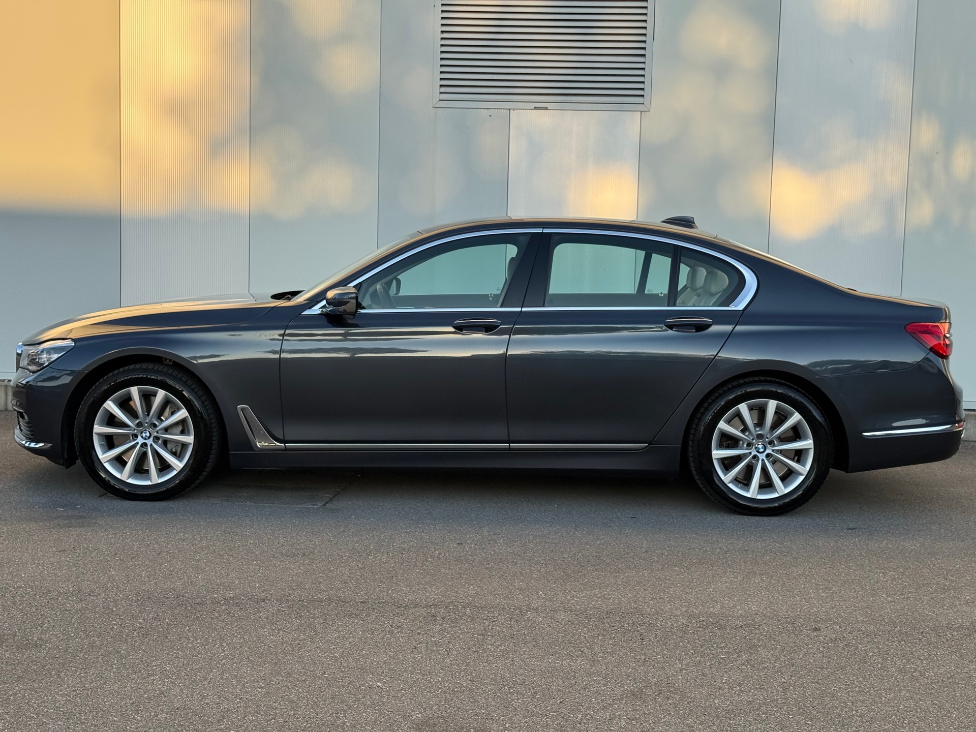 BMW 750i xDrive Steptronic-image-7