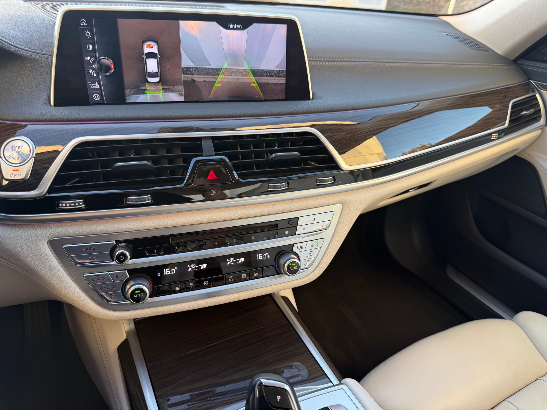 BMW 750i xDrive Steptronic-image-12