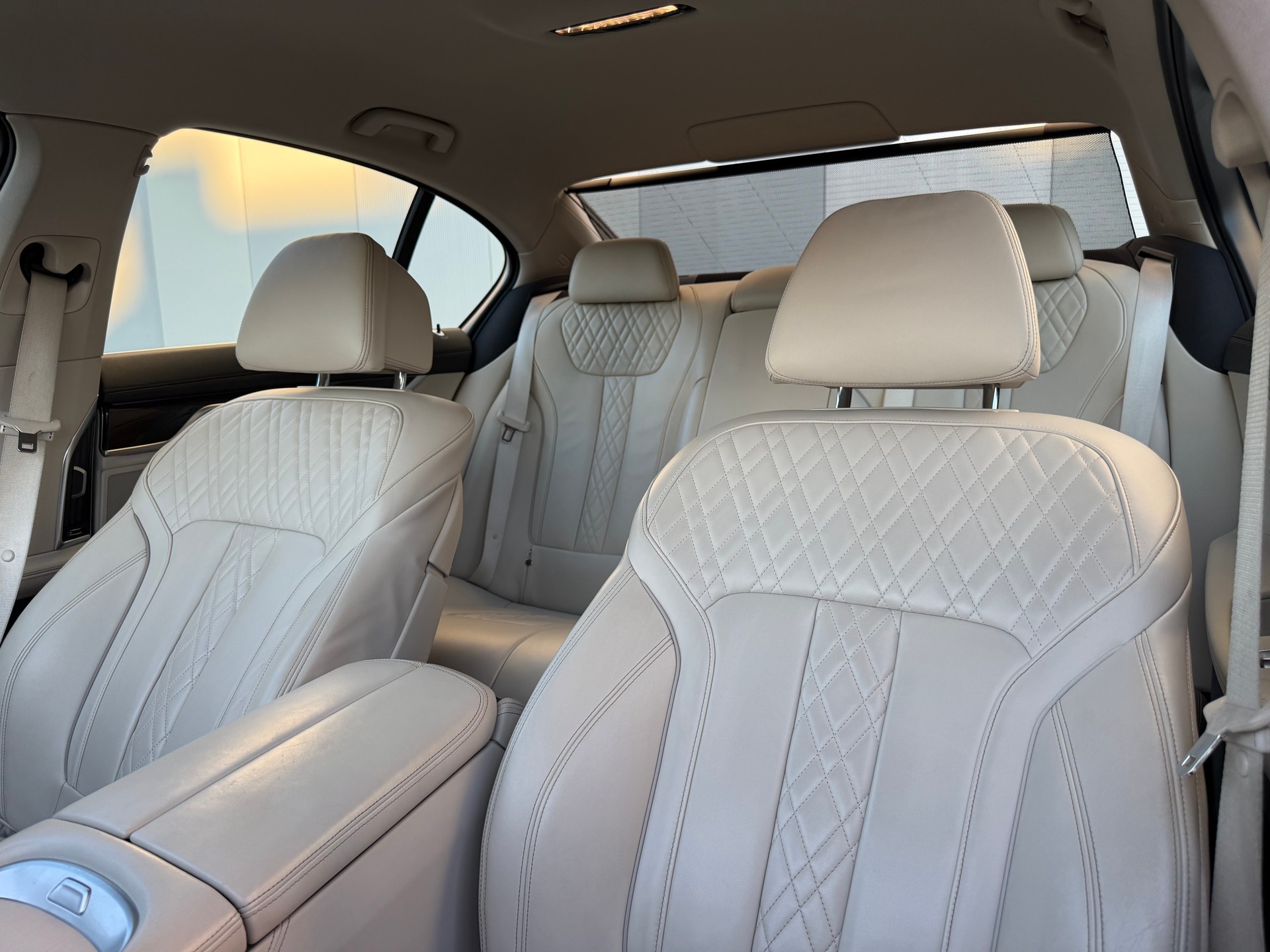 BMW 750i xDrive Steptronic-image-13