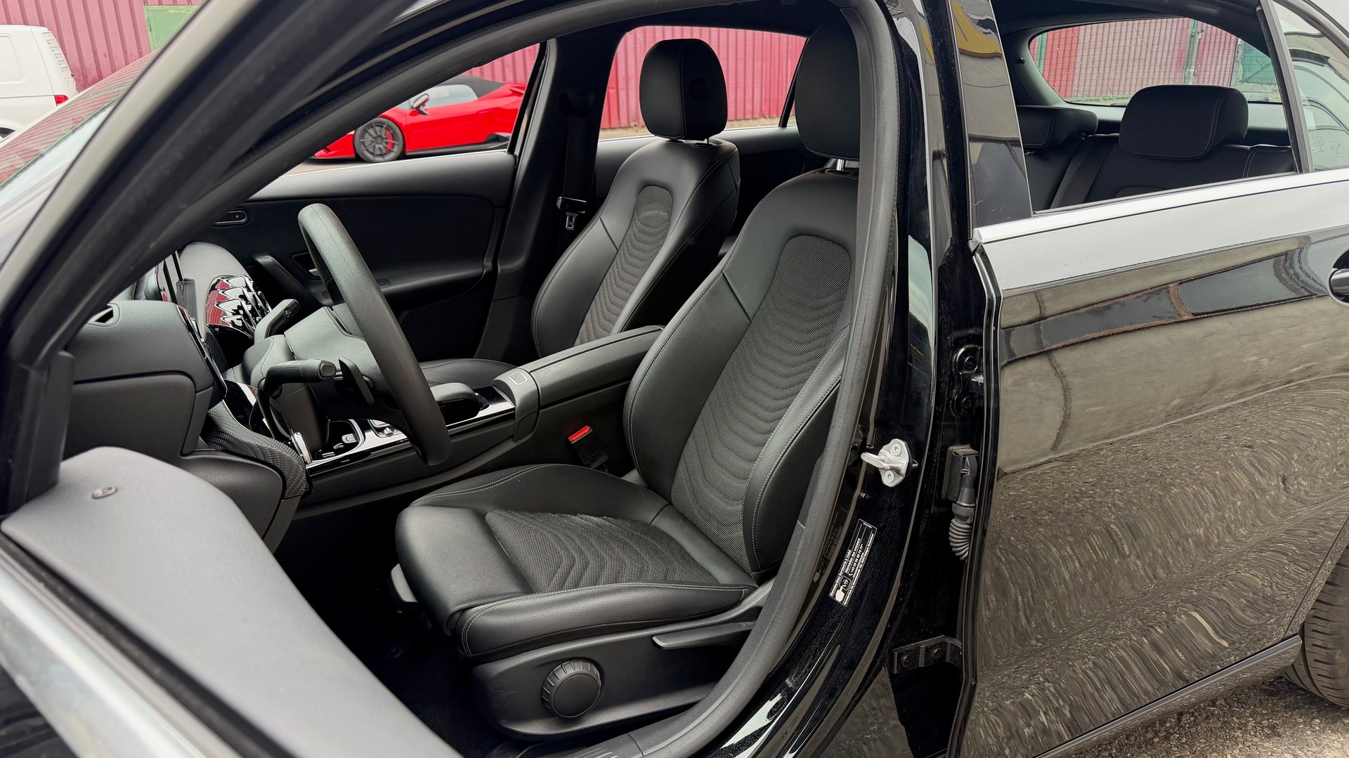 MERCEDES-BENZ A 200 7G-DCT-image-11