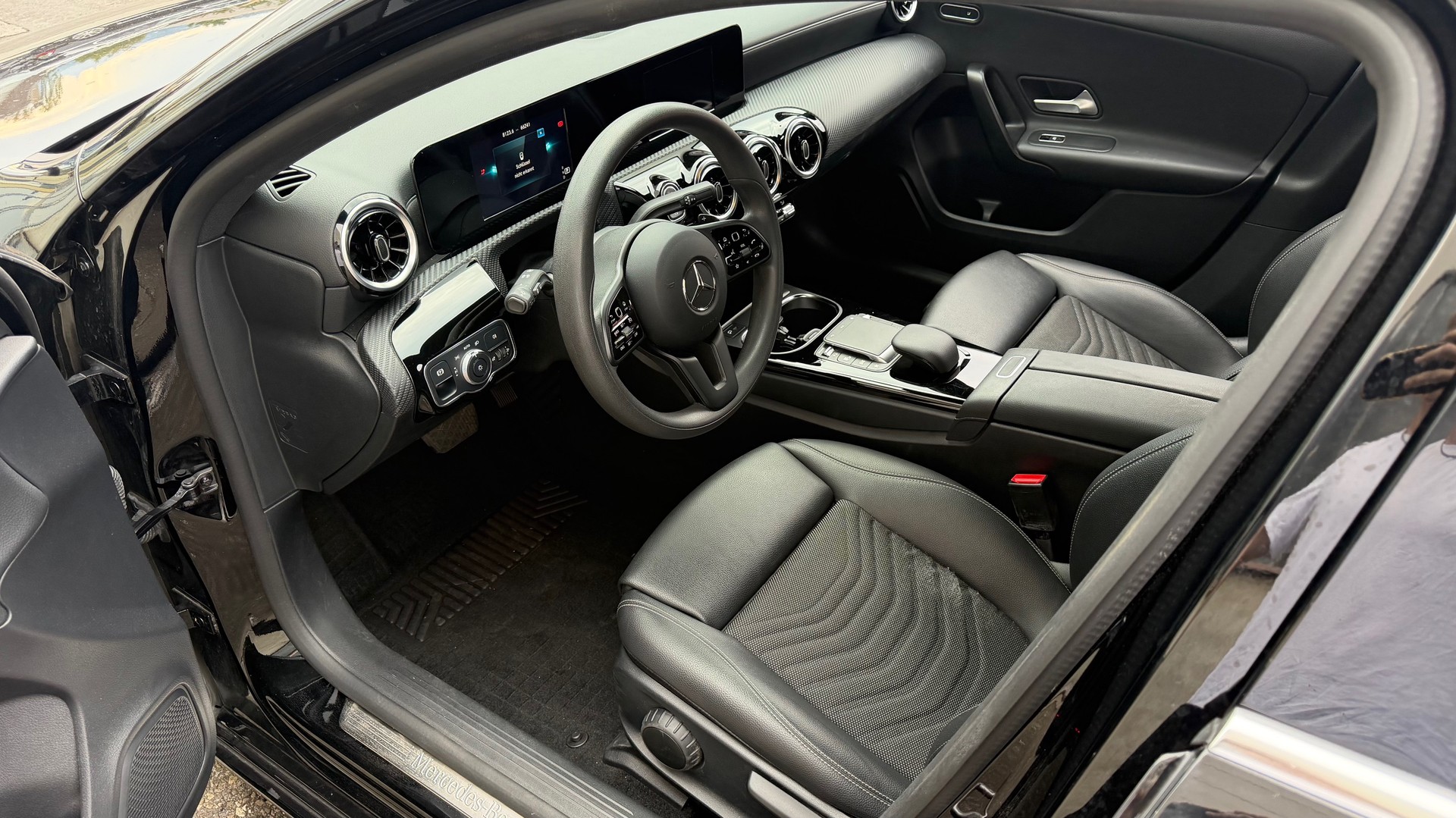 MERCEDES-BENZ A 200 7G-DCT-image-12