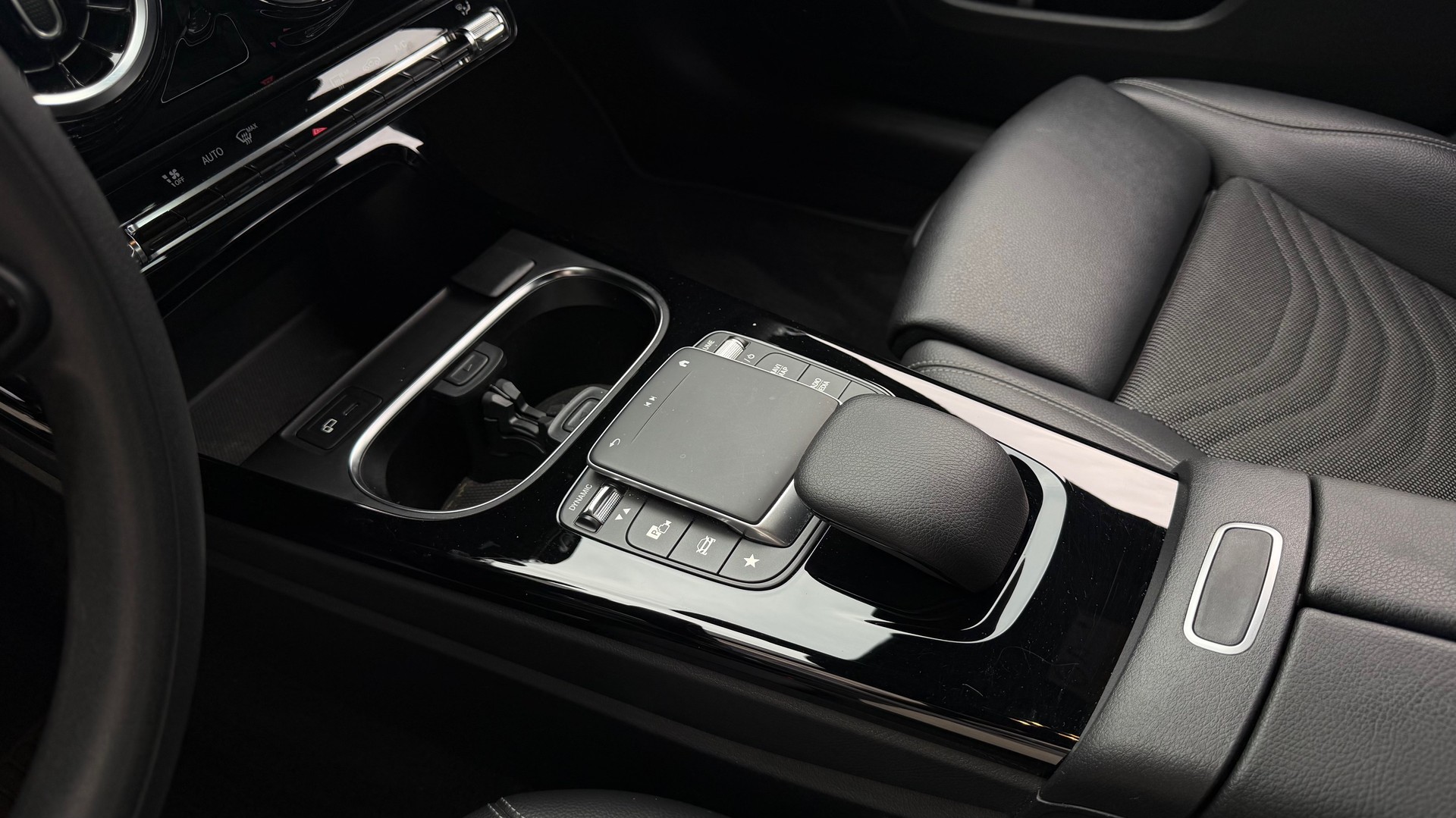 MERCEDES-BENZ A 200 7G-DCT-image-13