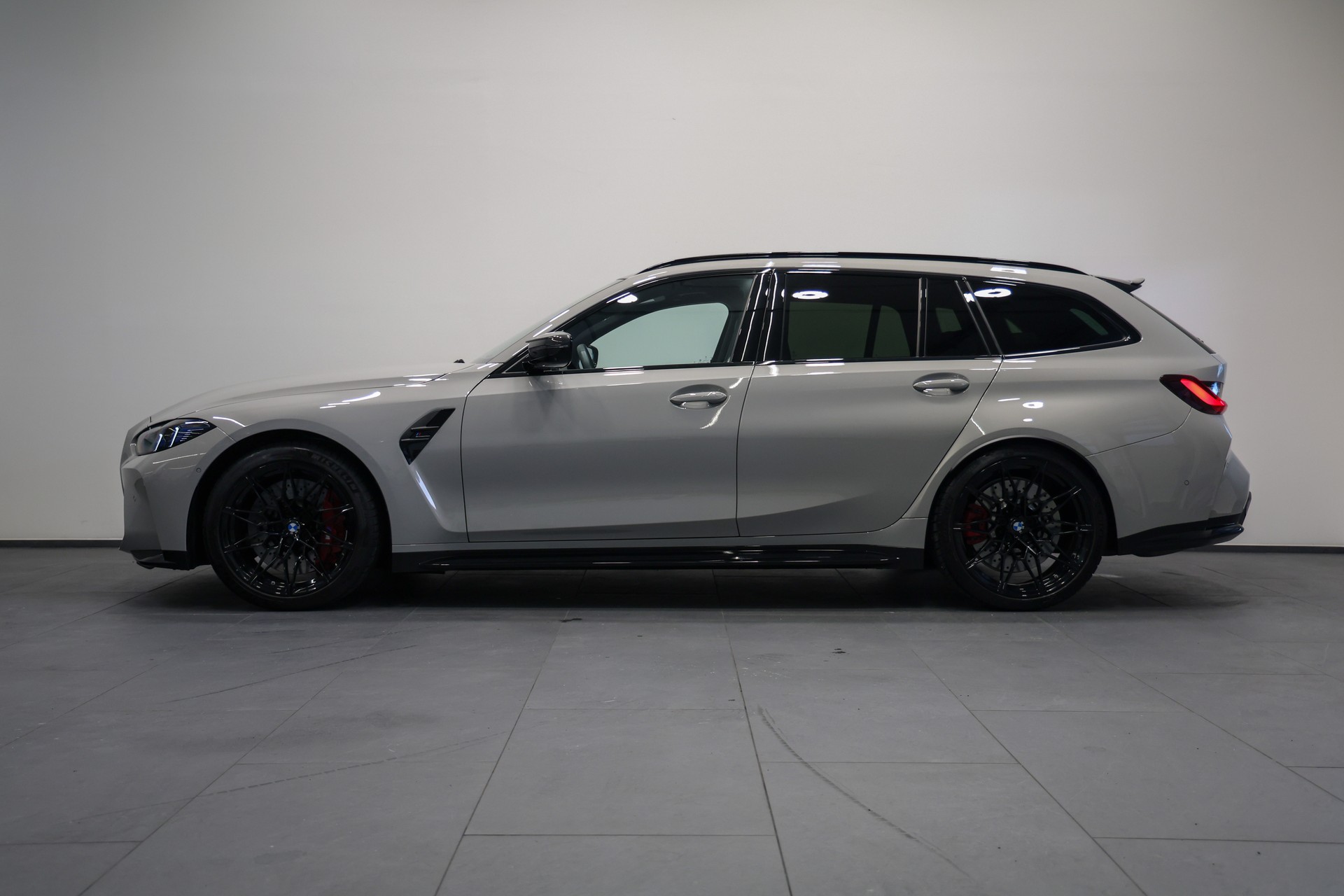 BMW M3 Touring xDrive Competition M LCI *CH-Auto*Individual-Lackierung Kreide*Carbon Exterieur+Interieur*-image-7