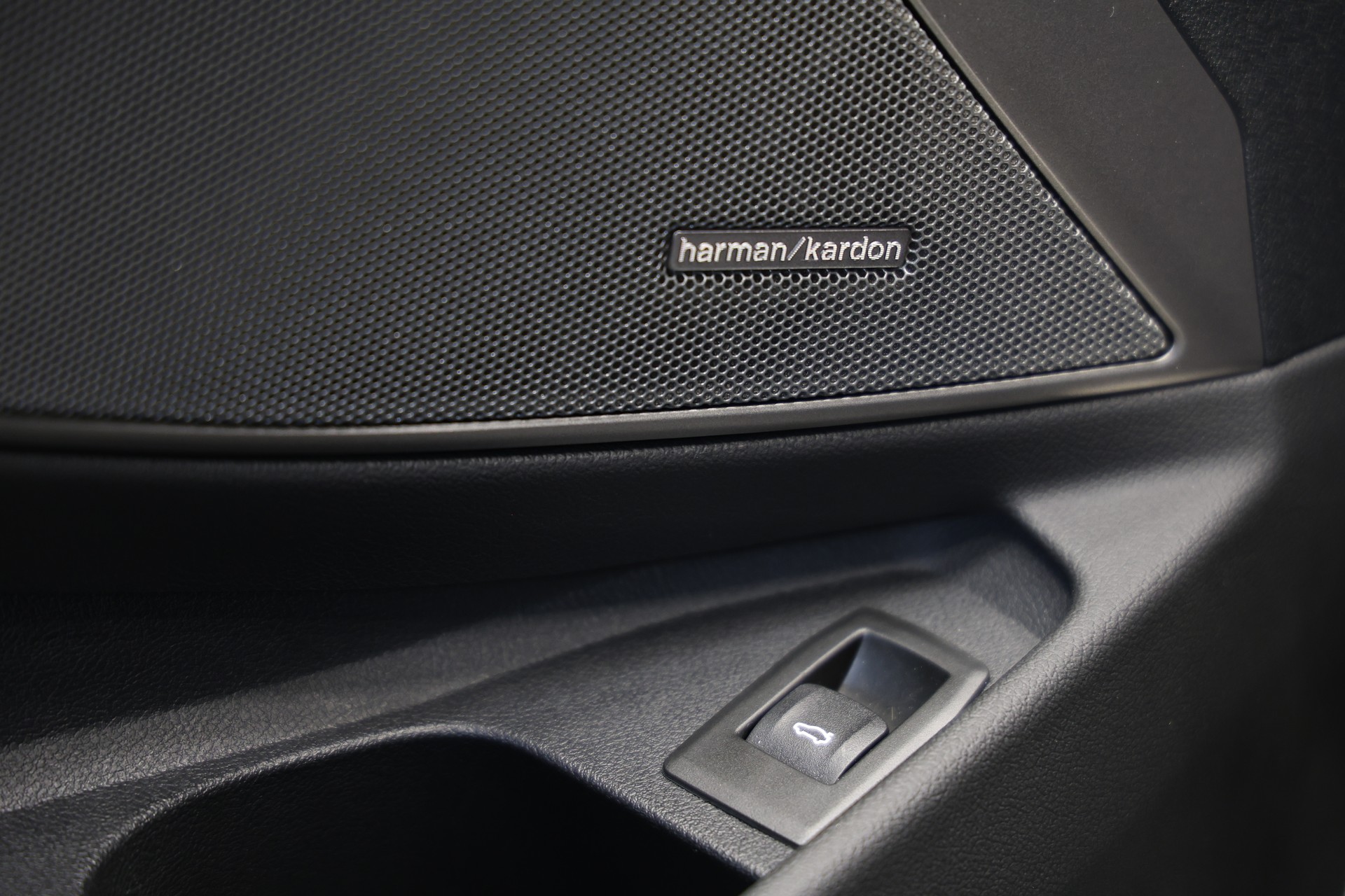 BMW M3 Touring xDrive Competition M LCI *CH-Auto*Individual-Lackierung Kreide*Carbon Exterieur+Interieur*-image-20