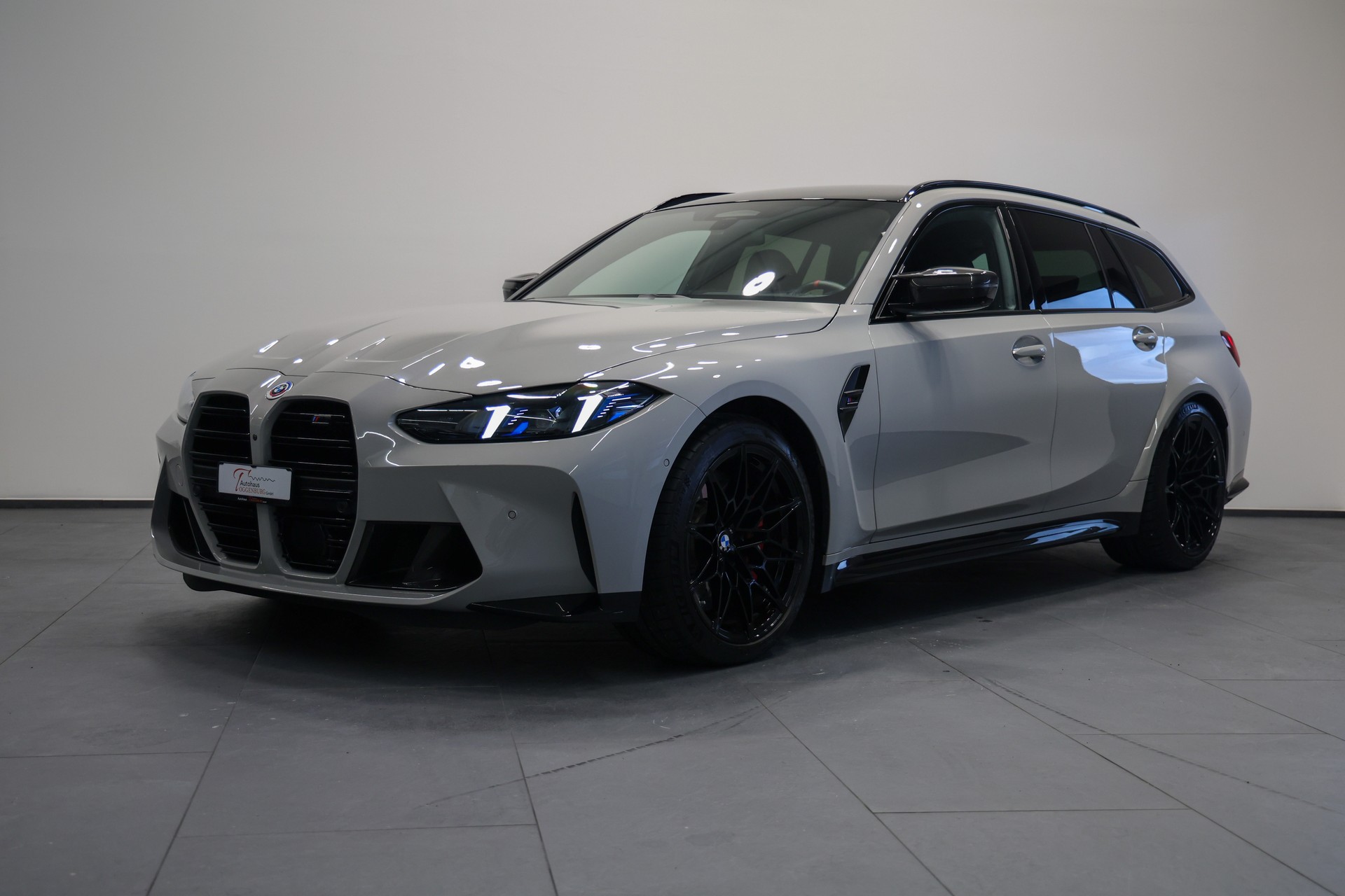 BMW M3 Touring xDrive Competition M LCI *CH-Auto*Individual-Lackierung Kreide*Carbon Exterieur+Interieur*-image-2