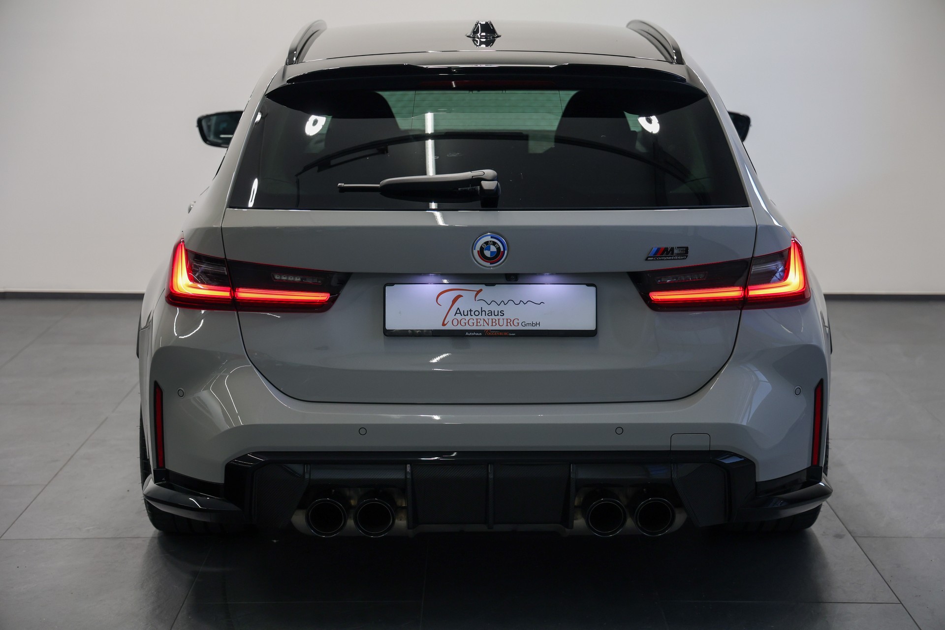 BMW M3 Touring xDrive Competition M LCI *CH-Auto*Individual-Lackierung Kreide*Carbon Exterieur+Interieur*-image-10