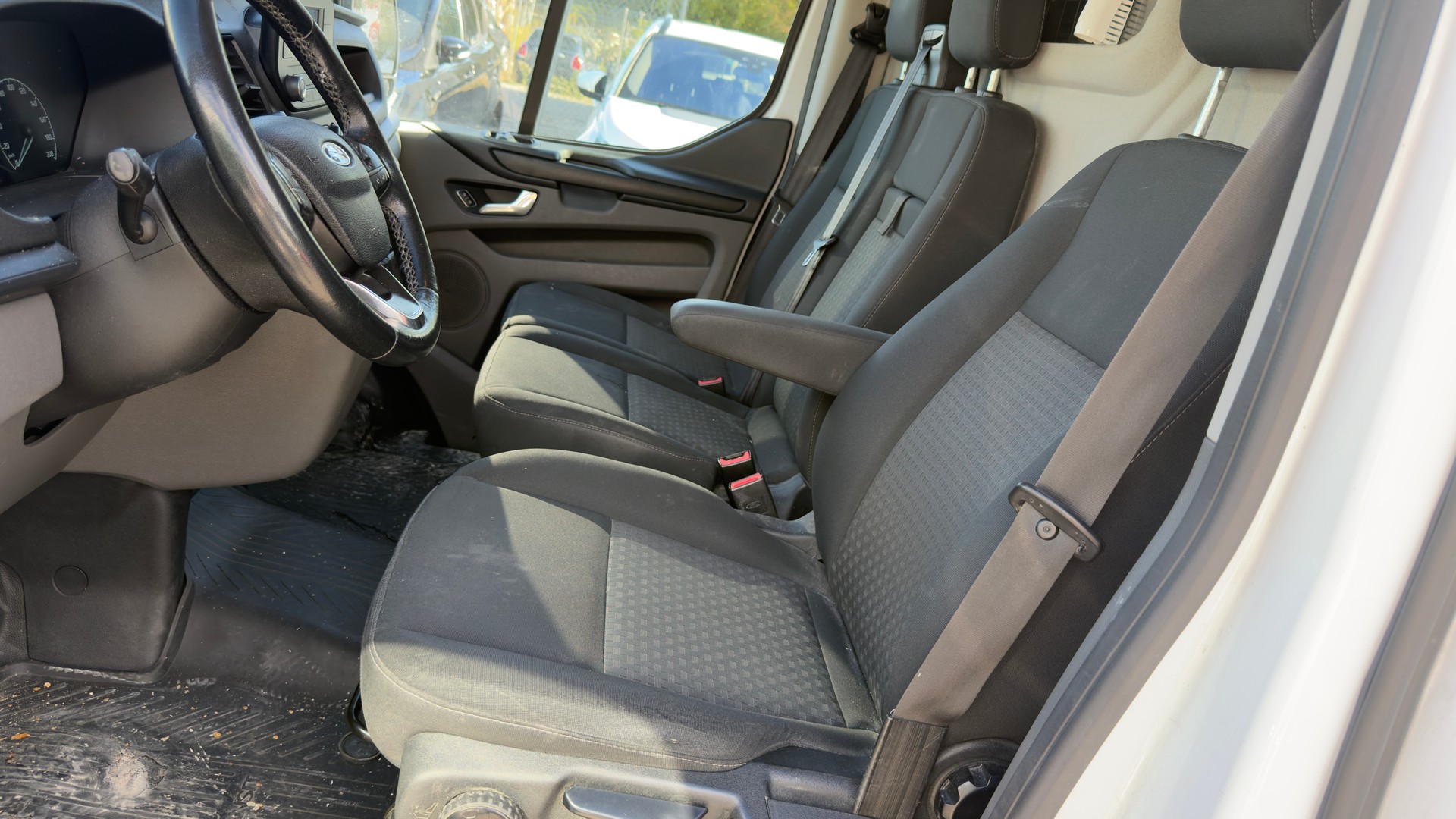 FORD Transit Custom Van 280 L1H1 Ambiente-image-10
