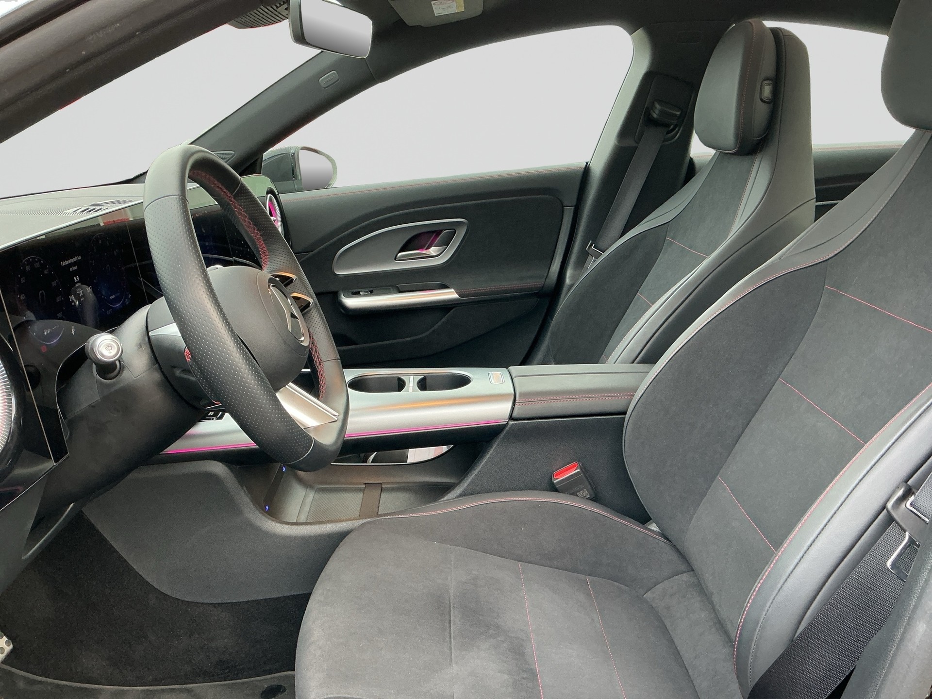 MERCEDES-BENZ CLA 180 AMG Line-image-5