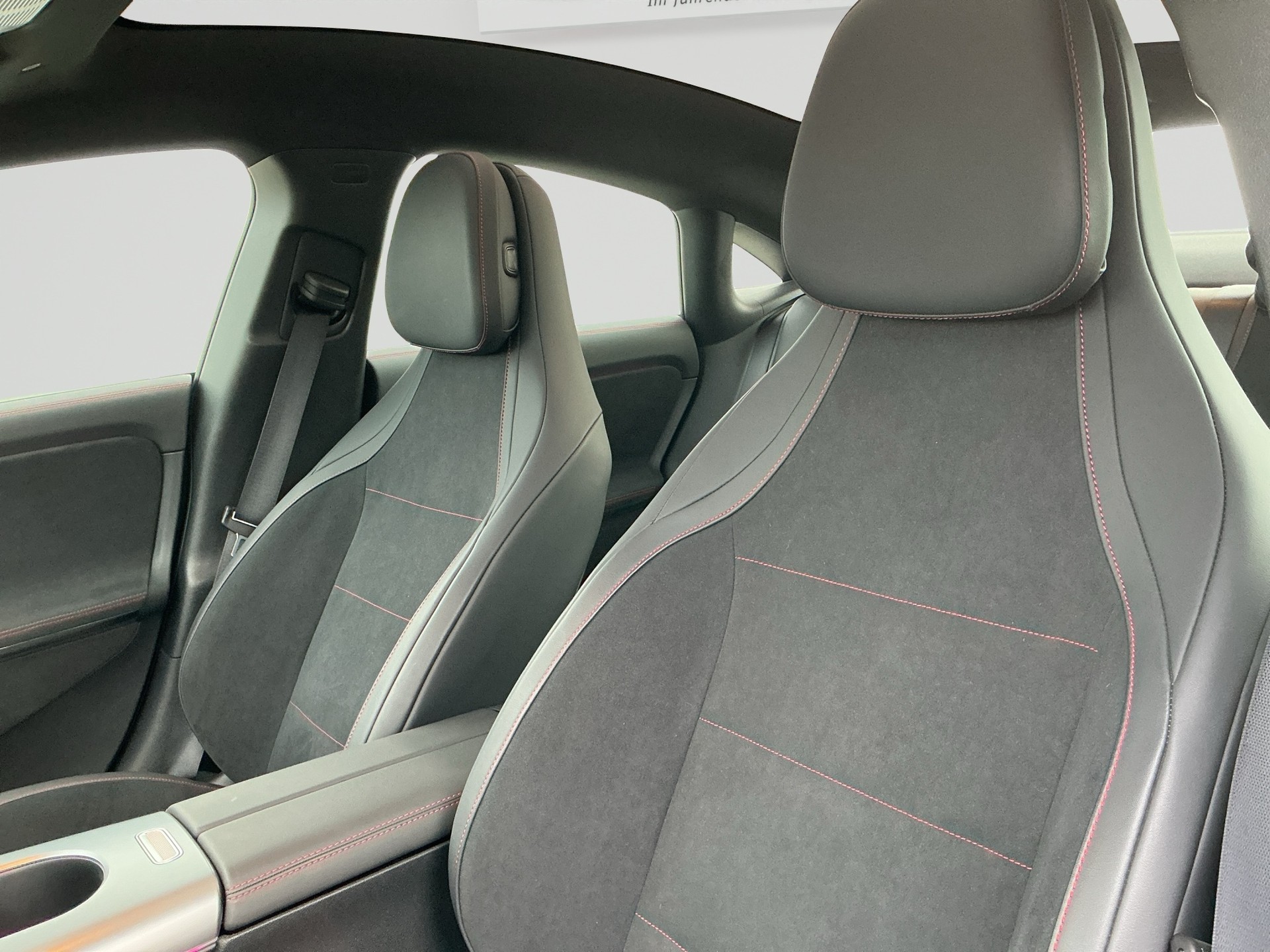 MERCEDES-BENZ CLA 180 AMG Line-image-6