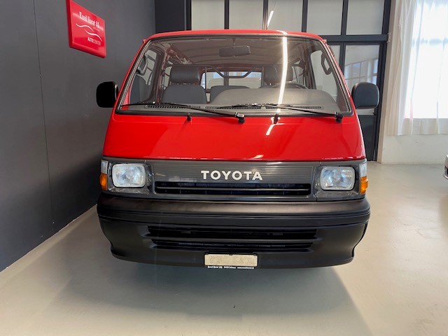 TOYOTA HIACE Standard 4 Door Van 2.4L 5 Speed Manual-image-1