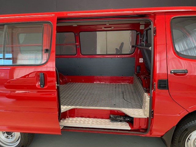 TOYOTA HIACE Standard 4 Door Van 2.4L 5 Speed Manual-image-10