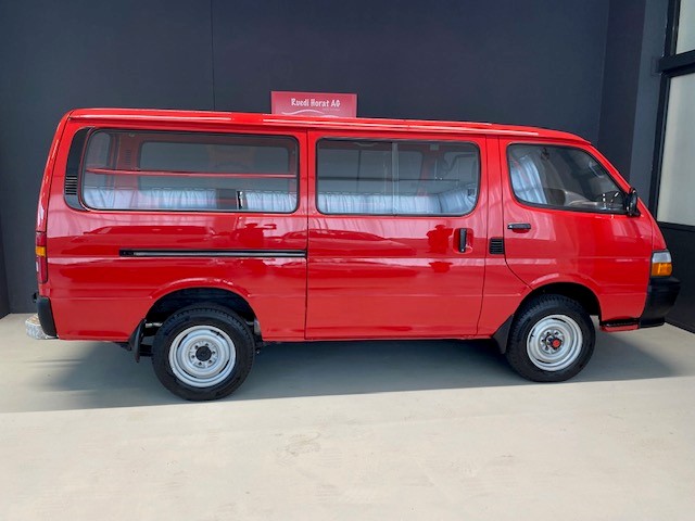 TOYOTA HIACE Standard 4 Door Van 2.4L 5 Speed Manual-image-3