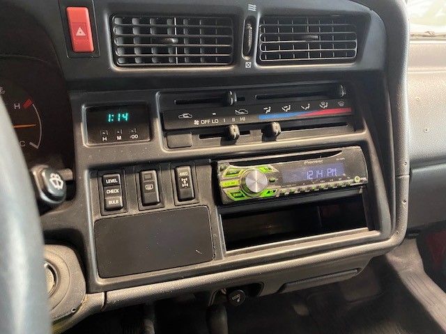 TOYOTA HIACE Standard 4 Door Van 2.4L 5 Speed Manual-image-13