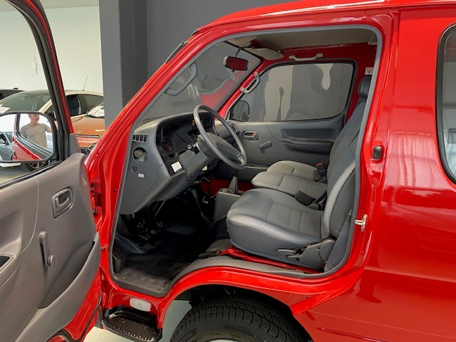 TOYOTA HIACE Standard 4 Door Van 2.4L 5 Speed Manual-image-9