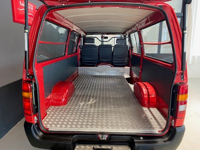 TOYOTA HIACE Standard 4 Door Van 2.4L 5 Speed Manual-image-7